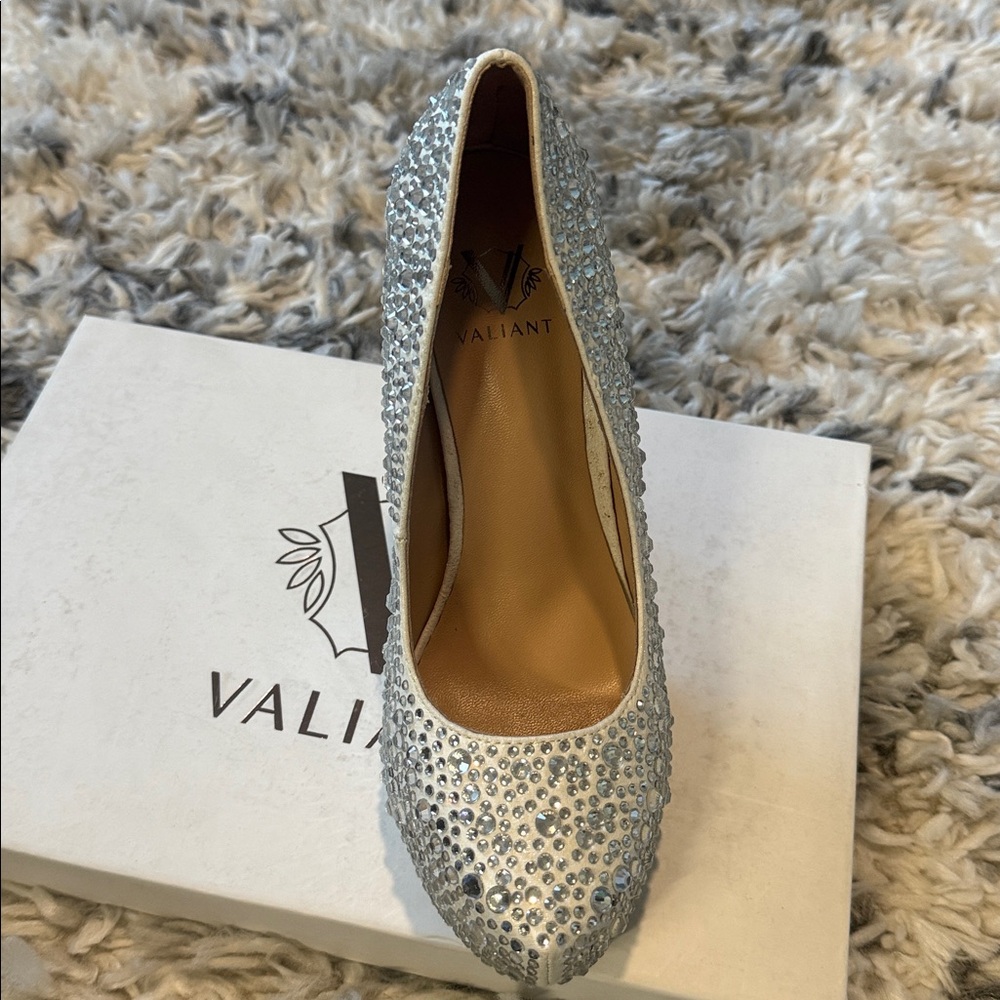 ✨ Valiant Women’s Rhinestone High Heels | White | Size 6 | New in Box